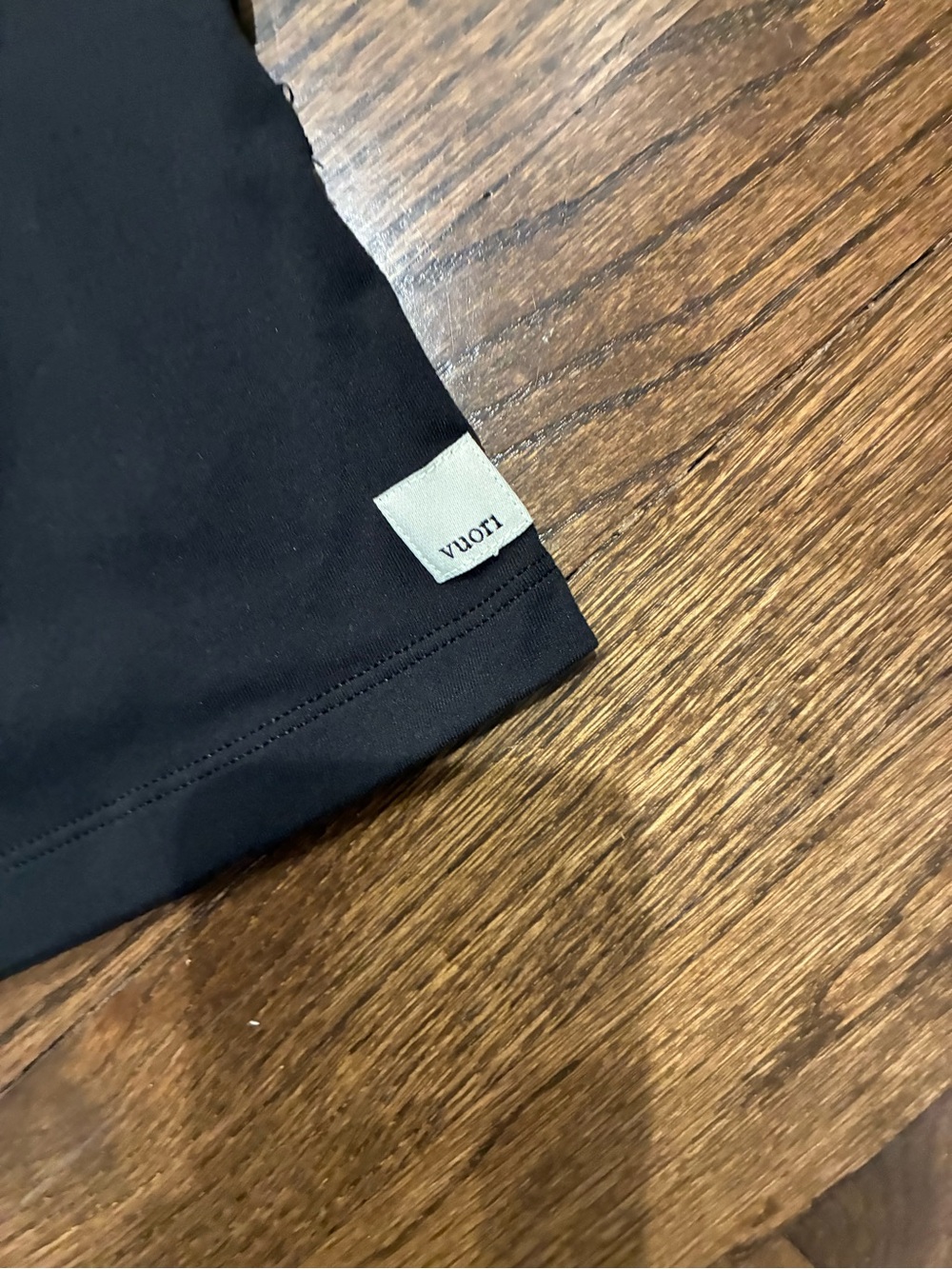 Vuori Halo Baby Tee. Black size small - Picture 2 of 2